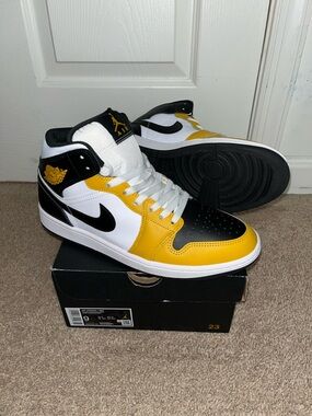 Nike Air Jordan 1 Mid Men's Sneakers - Yellow/Black/White